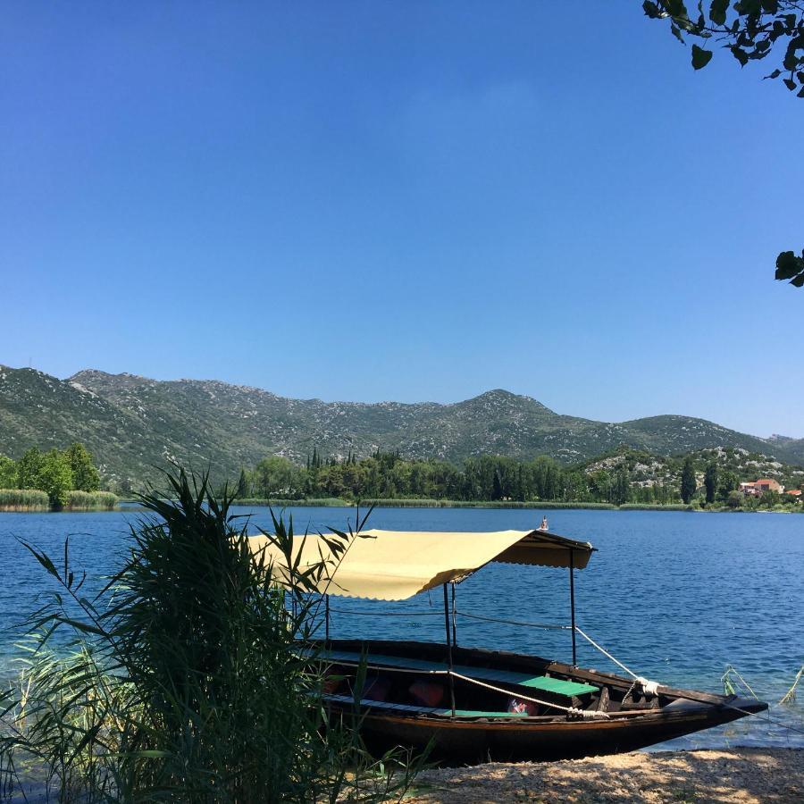 Villakamena Drvenik  Luaran gambar